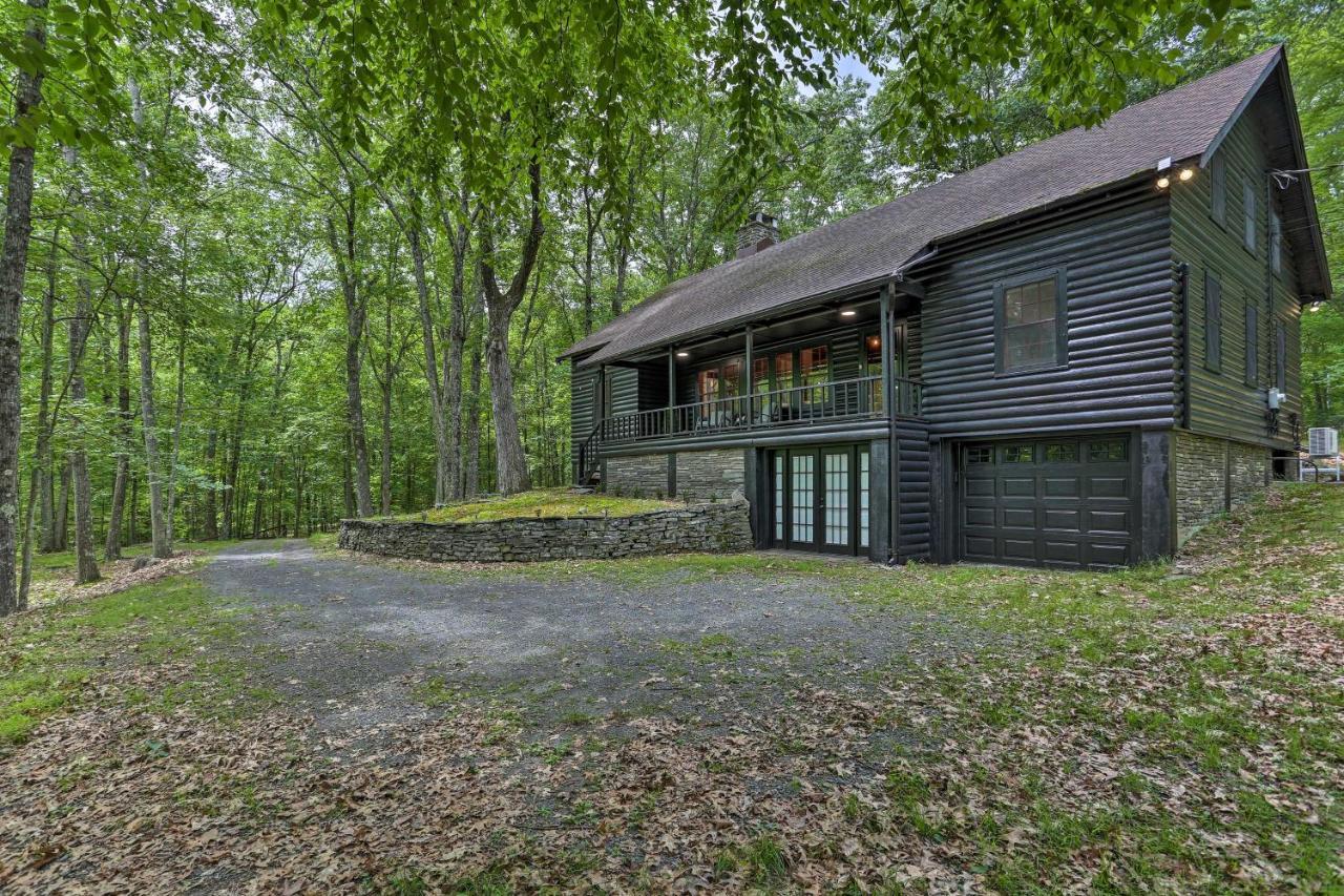 Holiday home Vivid 2-acre Hilltop Gem Fire Pit And River Access! *