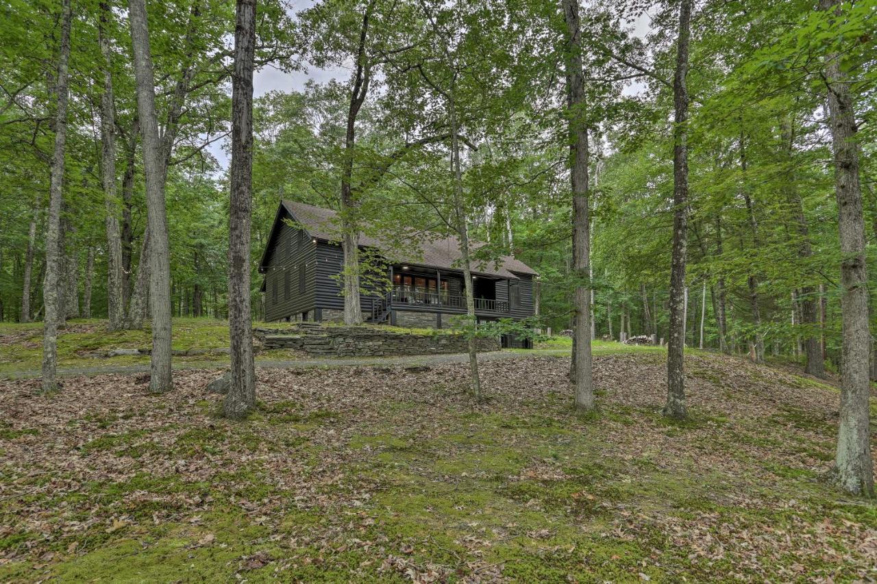 Holiday home Vivid 2-acre Hilltop Gem Fire Pit And River Access! *