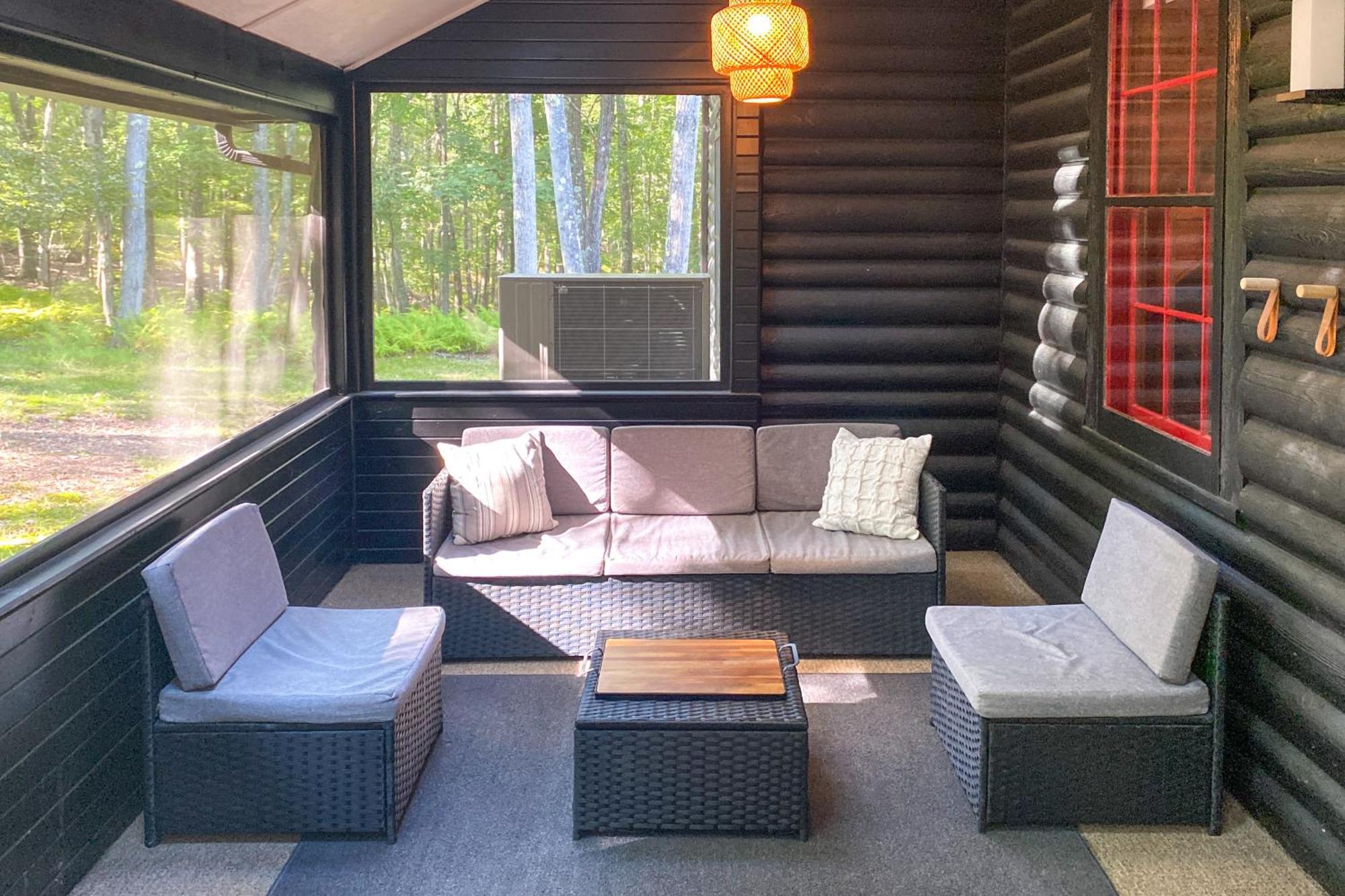 Holiday home Vivid 2-acre Hilltop Gem Fire Pit And River Access!